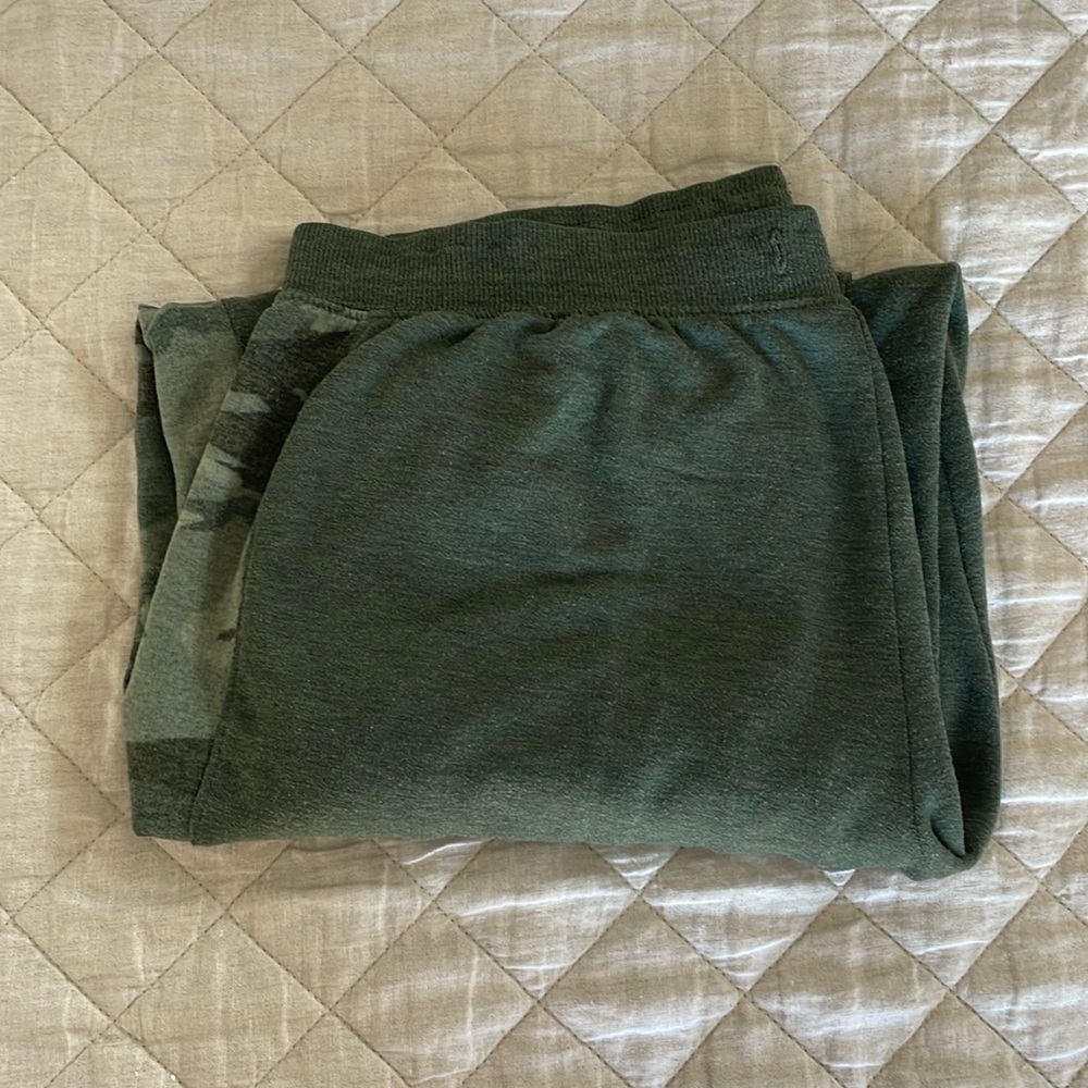 Medium camouflage sweats